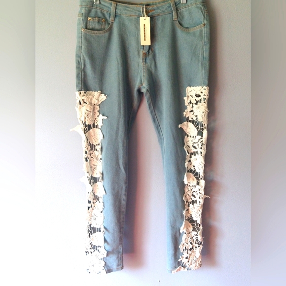 Floral Lace cut Jeans - Picture 1 of 8